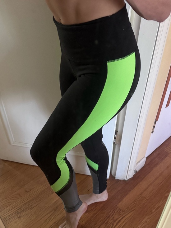 ALO Yoga Pants - ALO Yoga High-Waist Black Leggings with Neon Green Panels